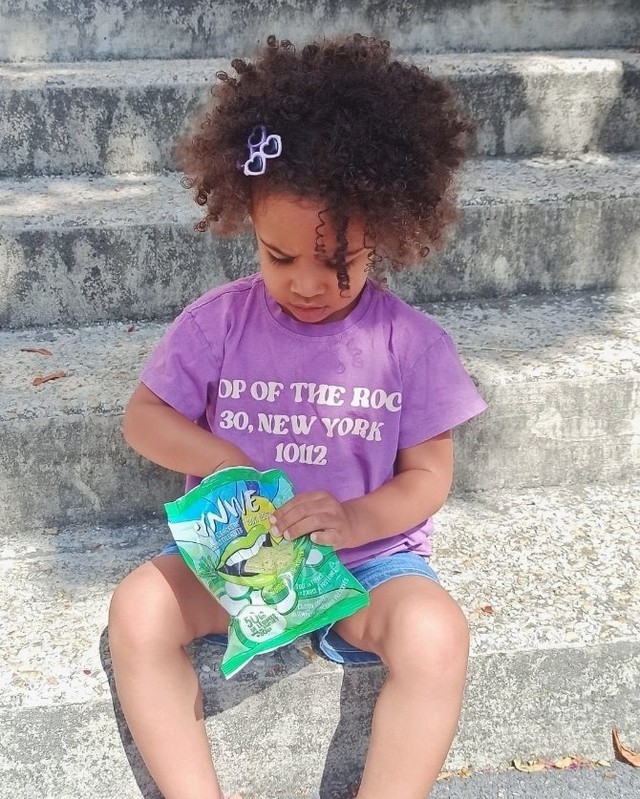 On vous présente Izïa, elle a 2 ans et elle ADORE nos crackers 🫶

La gourmandise saine dès le plus jeune âge c’est validé ✅

#crackers #sain #grignotage #healthy #healthyfood #légumes #young #alimentationbebe #picoftheday #instagood